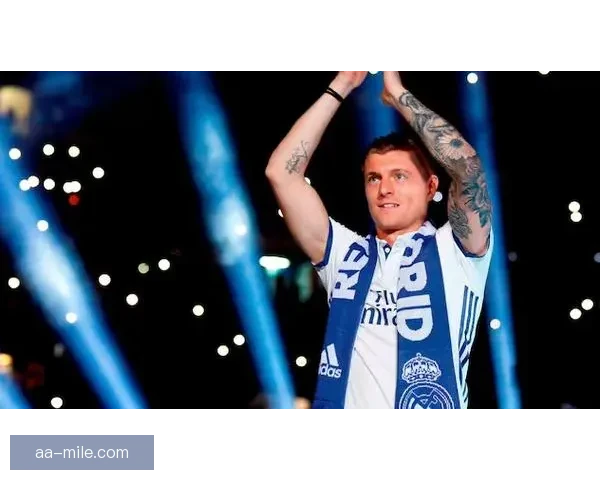 克罗斯分享训练空闲时光展现休闲生活与家庭温馨瞬间