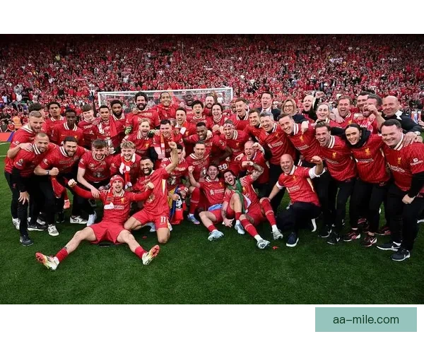 曼联宣布与费迪南德携手推广全球公益项目共同传承俱乐部精神